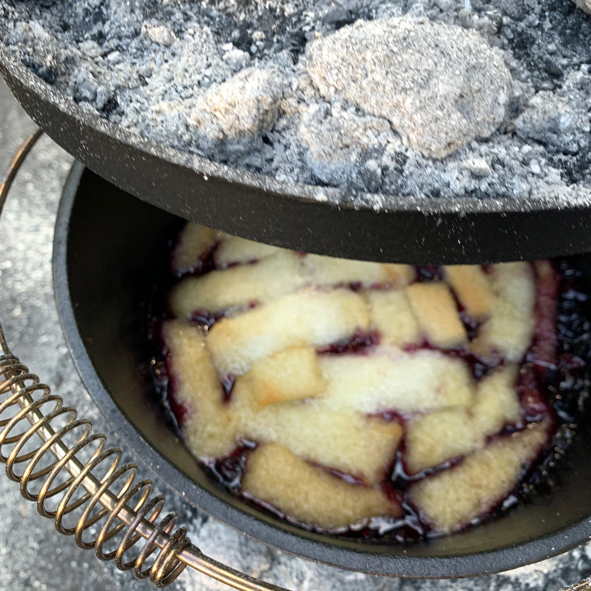 8-qt Cast Iron Camp Dutch Oven with Feet - Ozark Cabin Décor, LLC