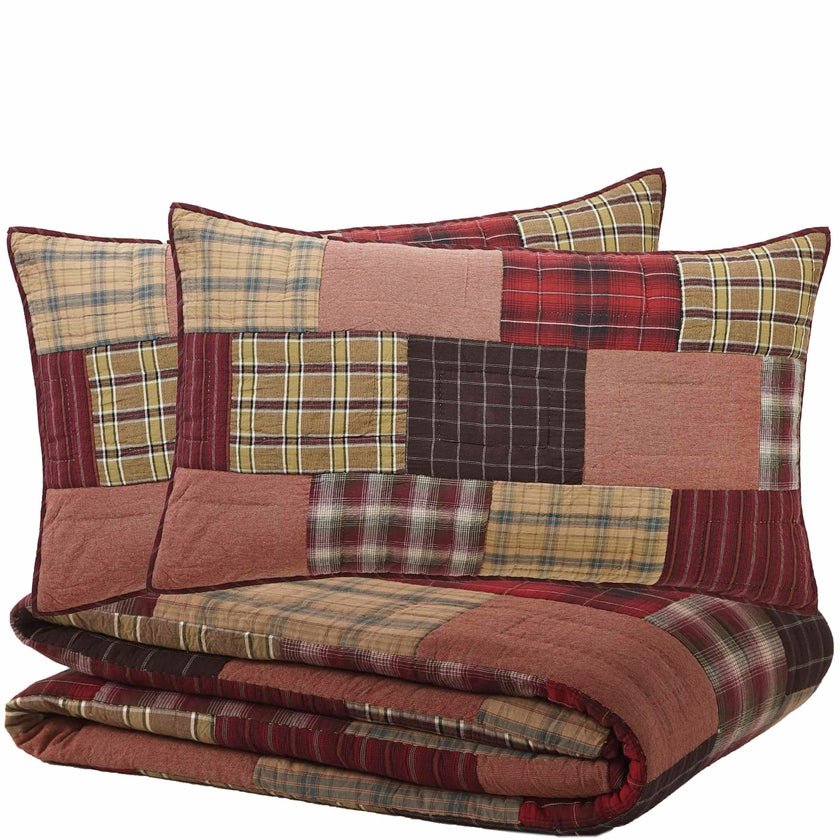 Wyatt Reversible Quilt Set